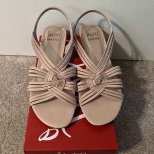 Impo Praline Rainey 9 1/2. NWT